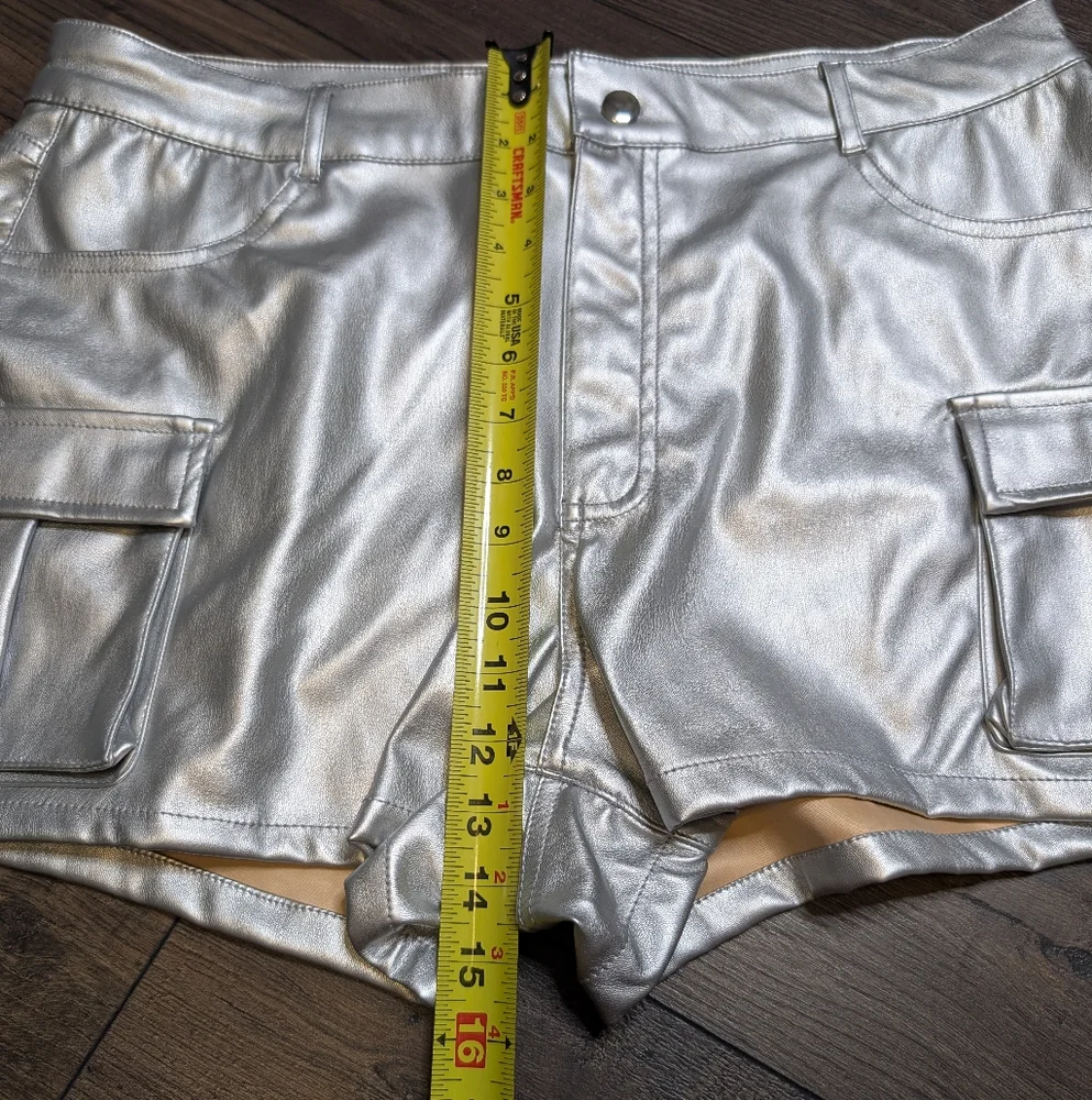 Ci Sono Silver Shorts Sleek Modern‎ Design Size 1X